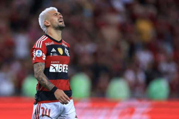arrascaeta-passa-por-cirurgia-no-joelho.-veja-previsao-de-retorno