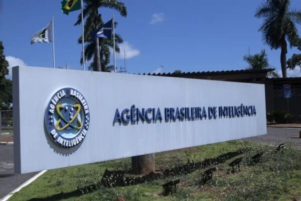 pf-e-inteligencia-trocam-ataques-por-caso-da-abin-paralela