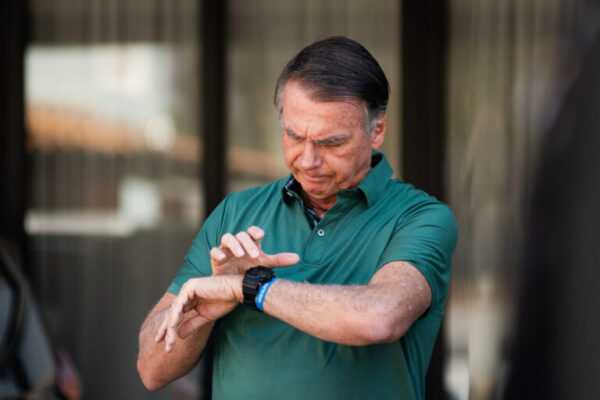 redes-sociais-e-celular:-veja-proibicoes-a-bolsonaro-em-domiciliar